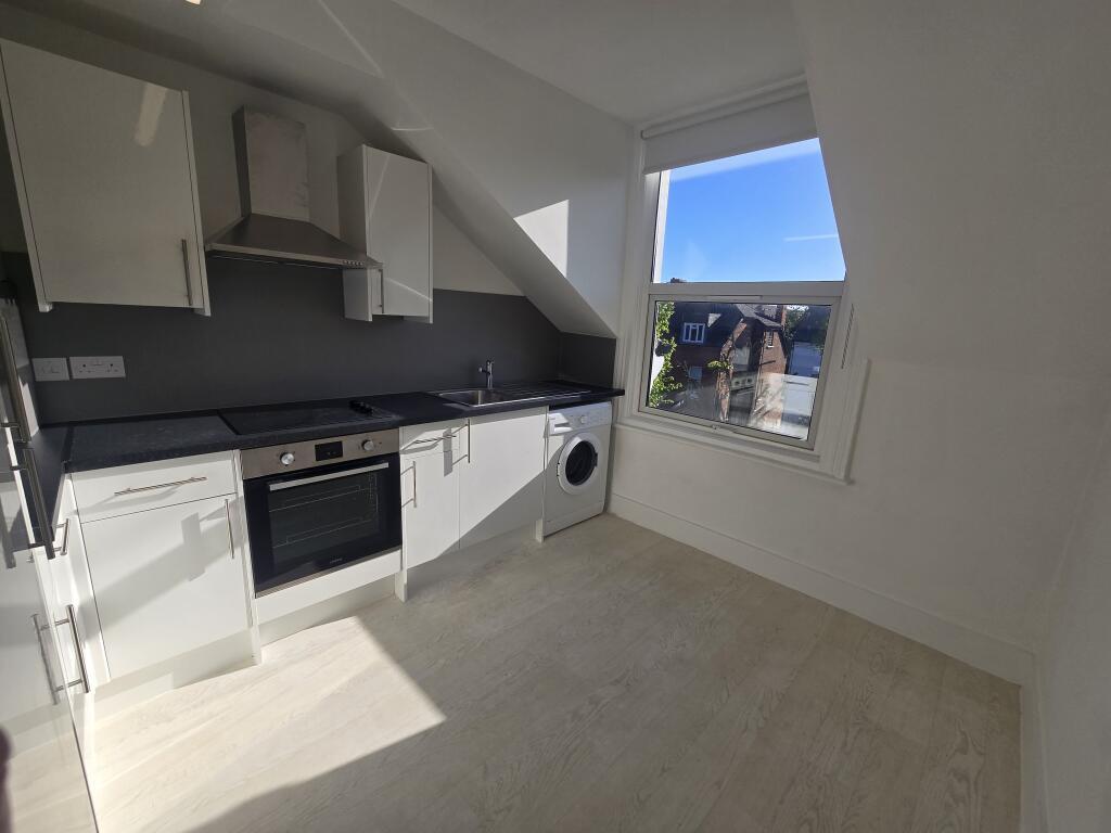 2 bed 1st Floor Flat for rent in Acton. From Live London Estates