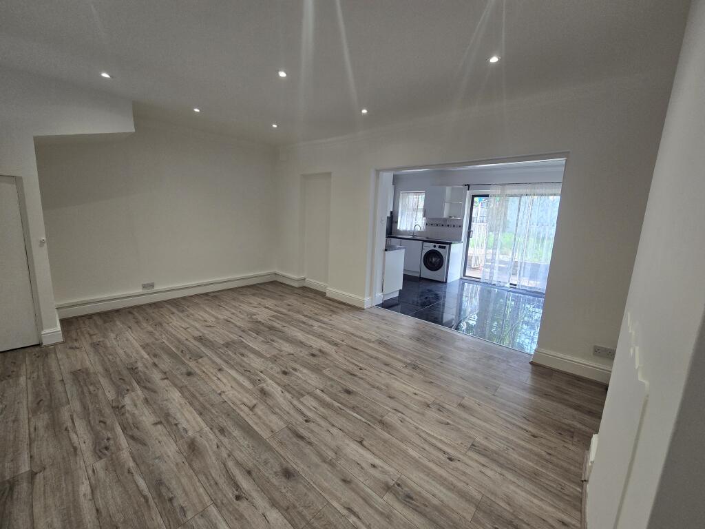 3 bed Mid Terraced House for rent in Penge. From Live London Estates