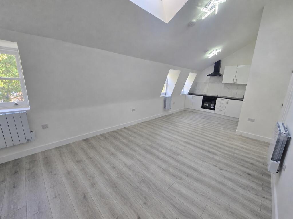 1 bed 1st Floor Flat for rent in London. From Live London Estates