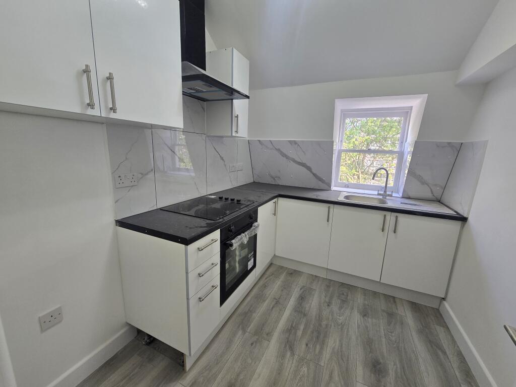 2 bed 1st Floor Flat for rent in London. From Live London Estates