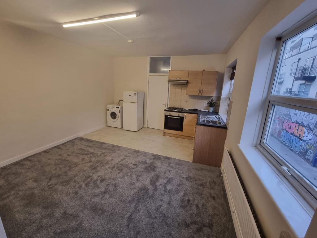 1 bed 1st Floor Flat for rent in Camberwell. From Live London Estates