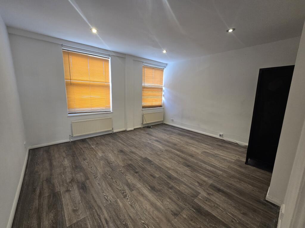 2 bed 1st Floor Flat for rent in Penge. From Live London Estates
