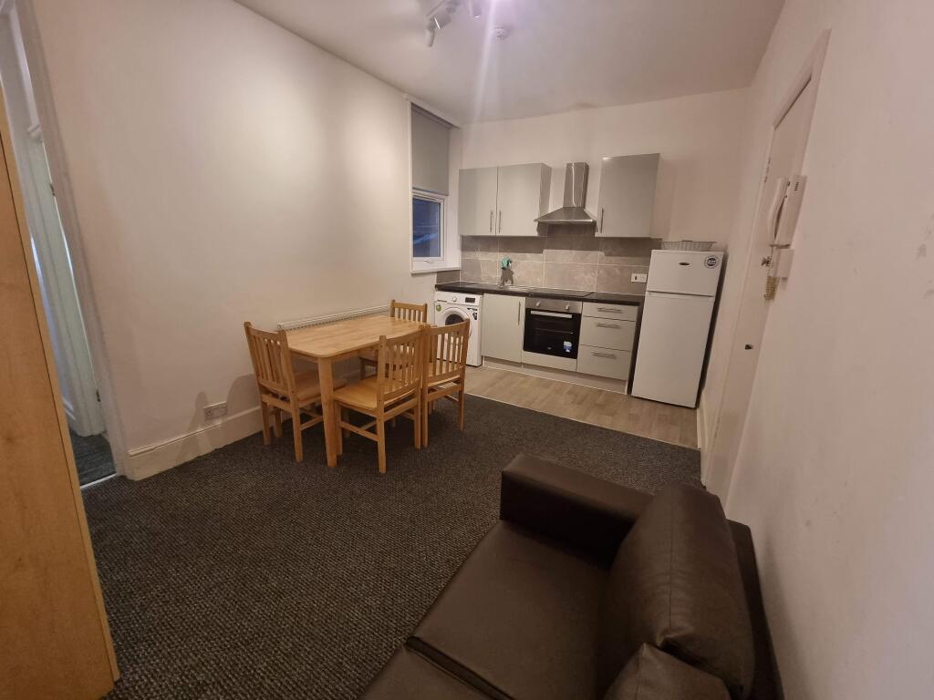 2 bed 1st Floor Flat for rent in London. From Live London Estates