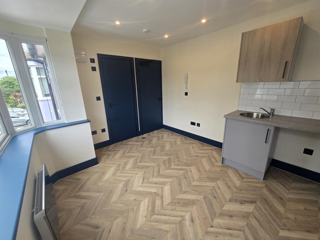 4 bed Studio for rent in Northolt. From Live London Estates