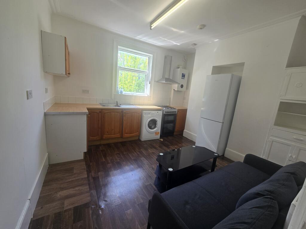 3 bed 1st Floor Flat for rent in Croydon. From Live London Estates