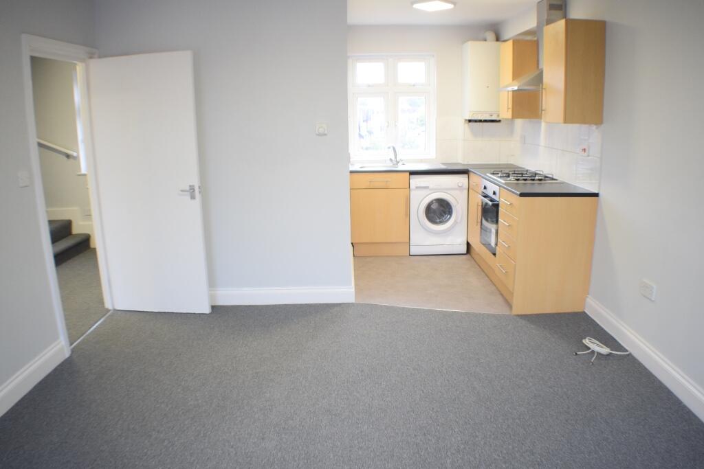 2 bed 1st Floor Flat for rent in Loughton. From Live London Estates 2 bed 1st Floor Flat for rent in Loughton. From Live London Estates