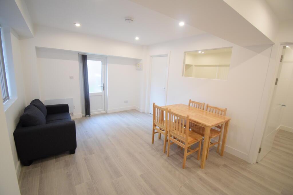 1 bed 1st Floor Flat for rent in London. From Live London Estates