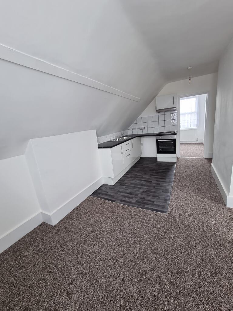 2 bed 1st Floor Flat for rent in Croydon. From Live London Estates