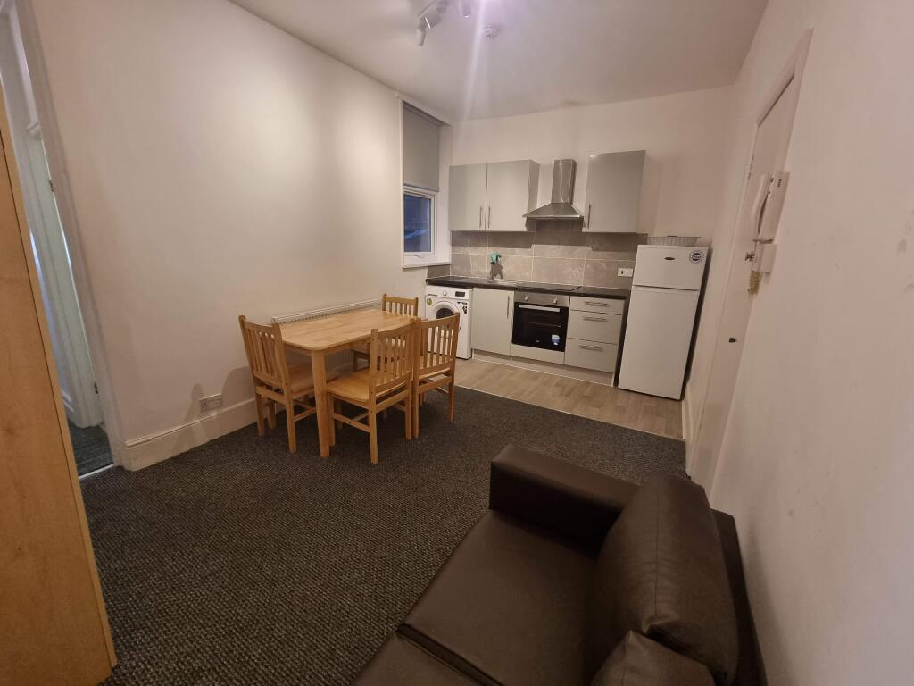 2 bed 1st Floor Flat for rent in Hampstead. From Live London Estates