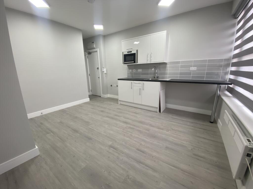 3 bed Studio for rent in Clapham. From Live London Estates