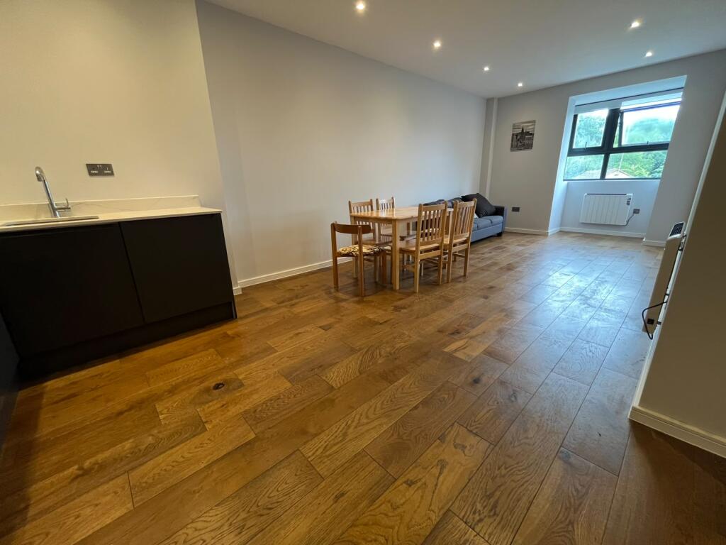 1 bed 1st Floor Flat for rent in London. From Live London Estates