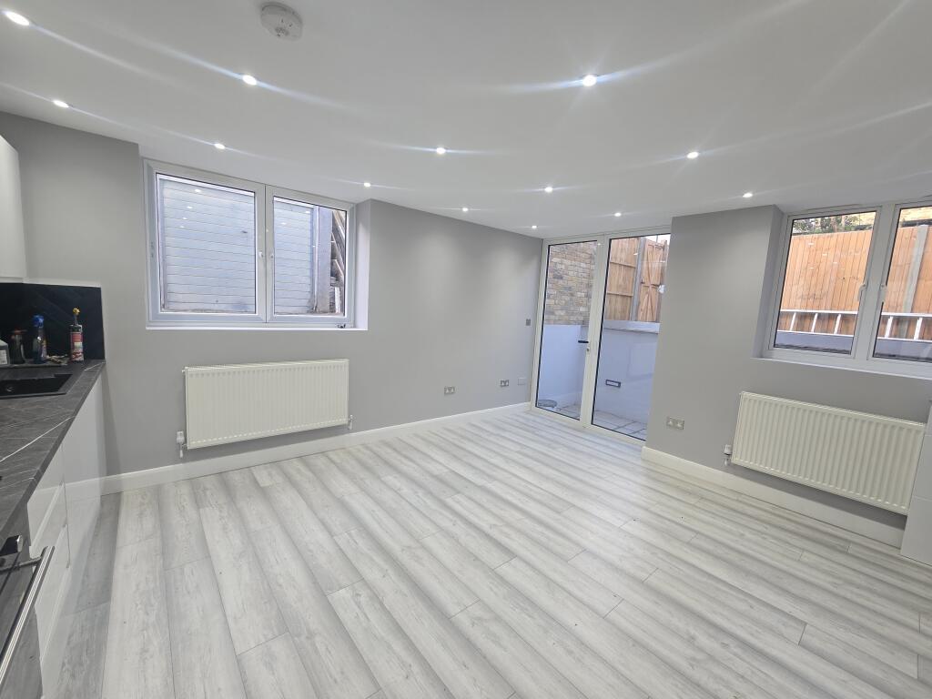 2 bed Cottage for rent in Acton. From Live London Estates