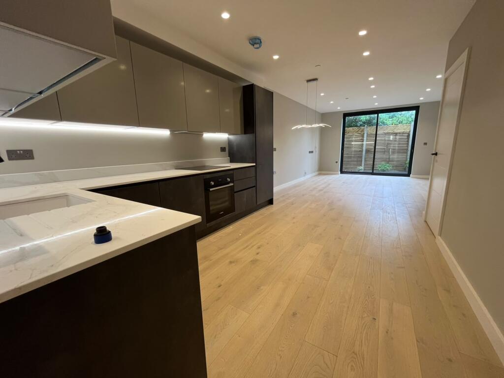 3 bed Detached for rent in Borehamwood. From Live London Estates