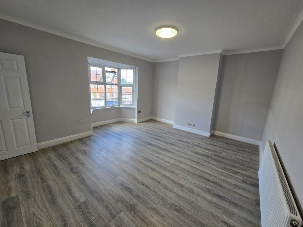 2 bed 1st Floor Flat for rent in London. From Live London Estates