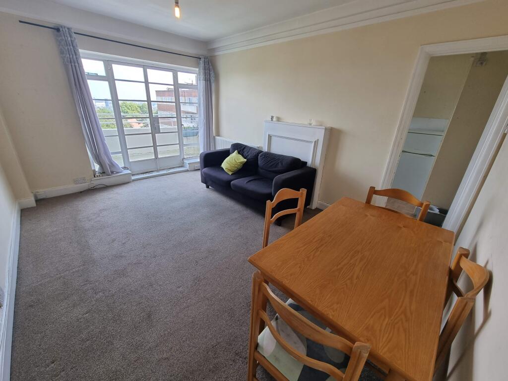 2 bed 1st Floor Flat for rent in London. From Live London Estates