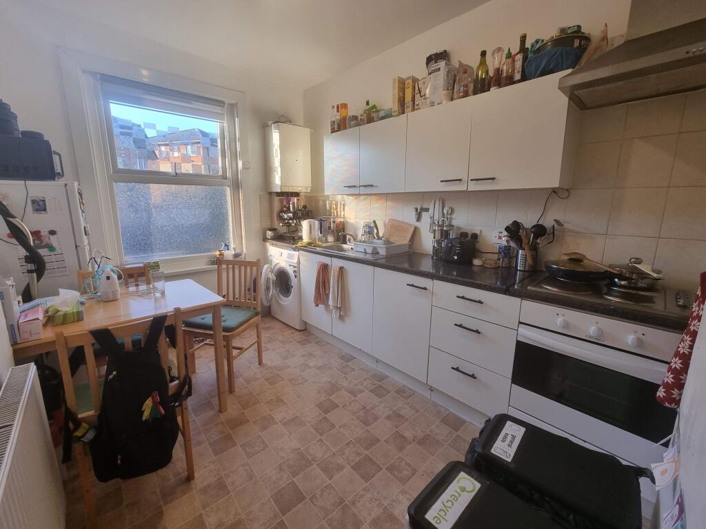 1 bed 1st Floor Flat for rent in London. From Live London Estates