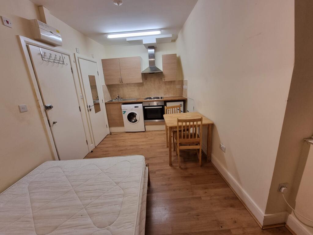 3 bed Studio for rent in Hampstead. From Live London Estates 3 bed Studio for rent in Hampstead. From Live London Estates