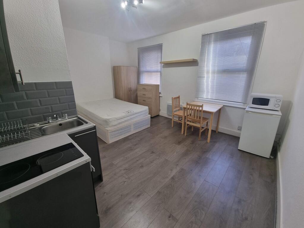 4 bed Studio for rent in London. From Live London Estates 4 bed Studio for rent in London. From Live London Estates
