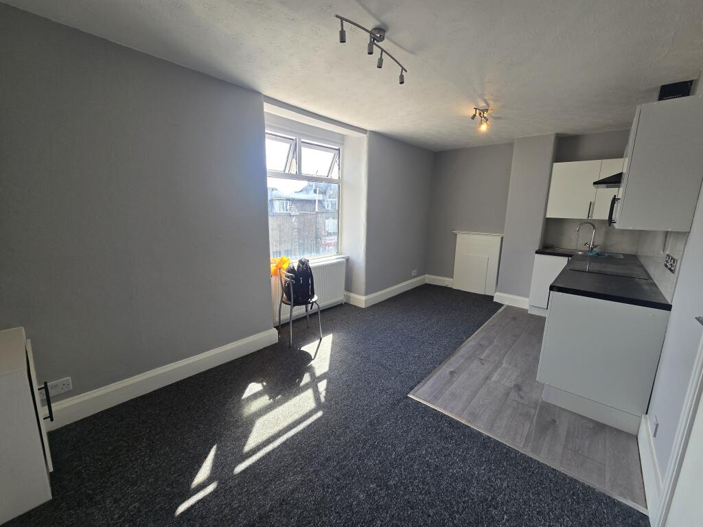 2 bed 1st Floor Flat for rent in Dagenham. From Live London Estates