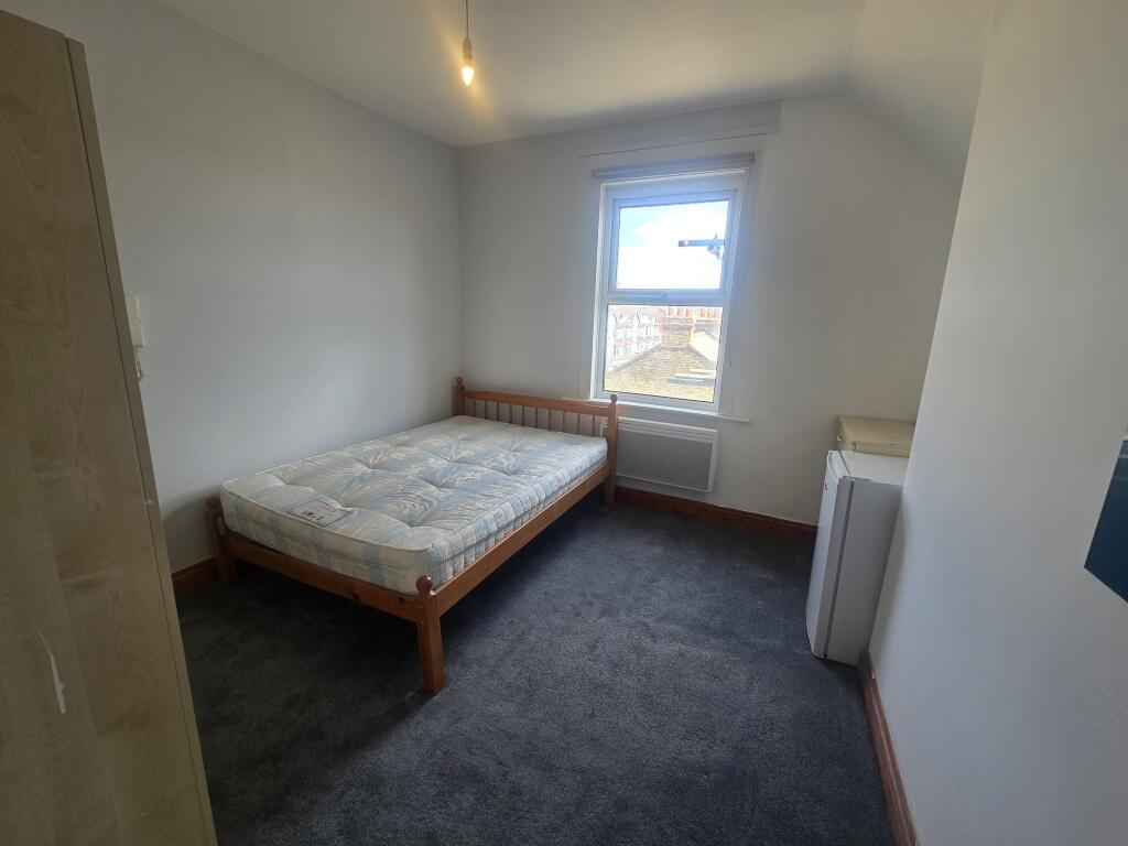 4 bed Studio for rent in Merton. From Live London Estates