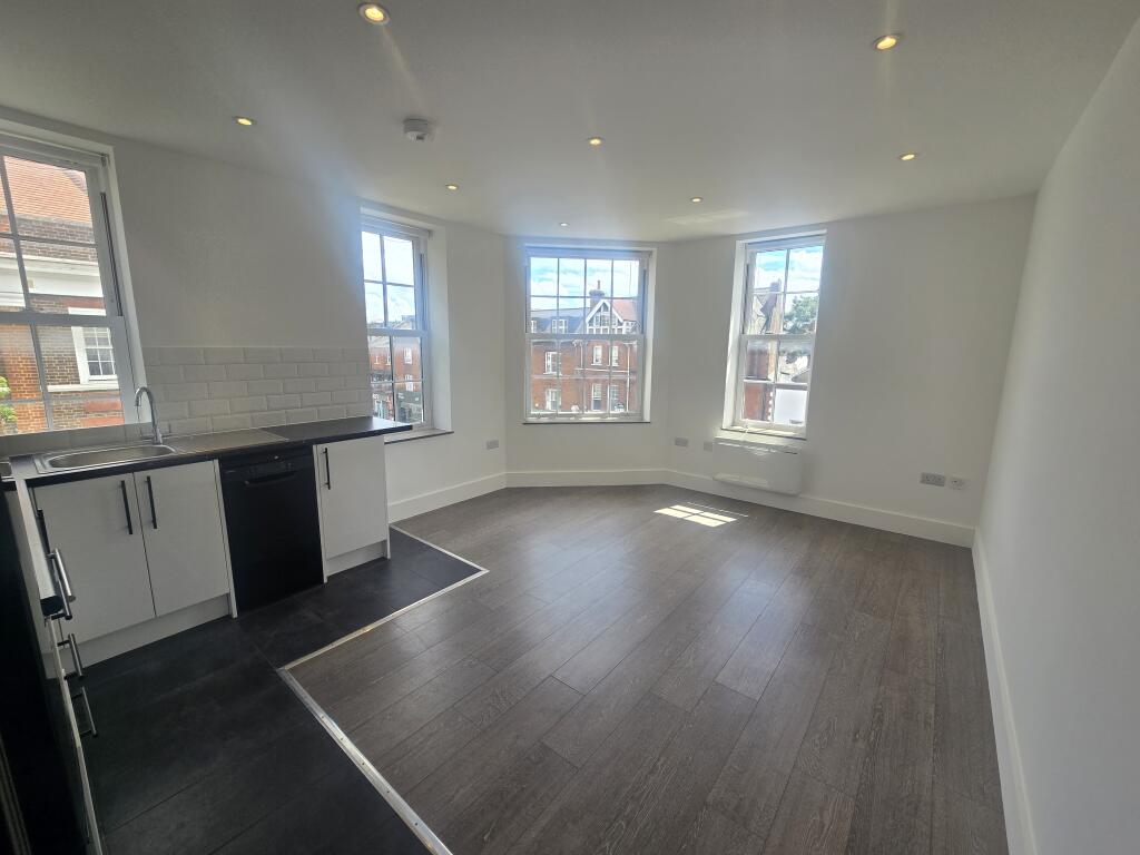 1 bed 1st Floor Flat for rent in Epsom. From Live London Estates