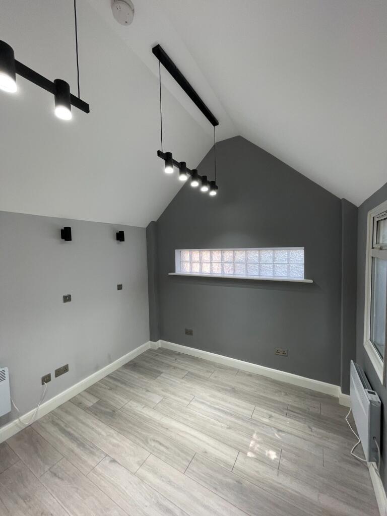 4 bed Studio for rent in Wimbledon. From Live London Estates 4 bed Studio for rent in Wimbledon. From Live London Estates