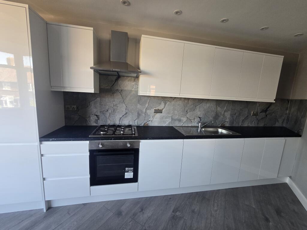 3 bed 1st Floor Flat for rent in Dagenham. From Live London Estates