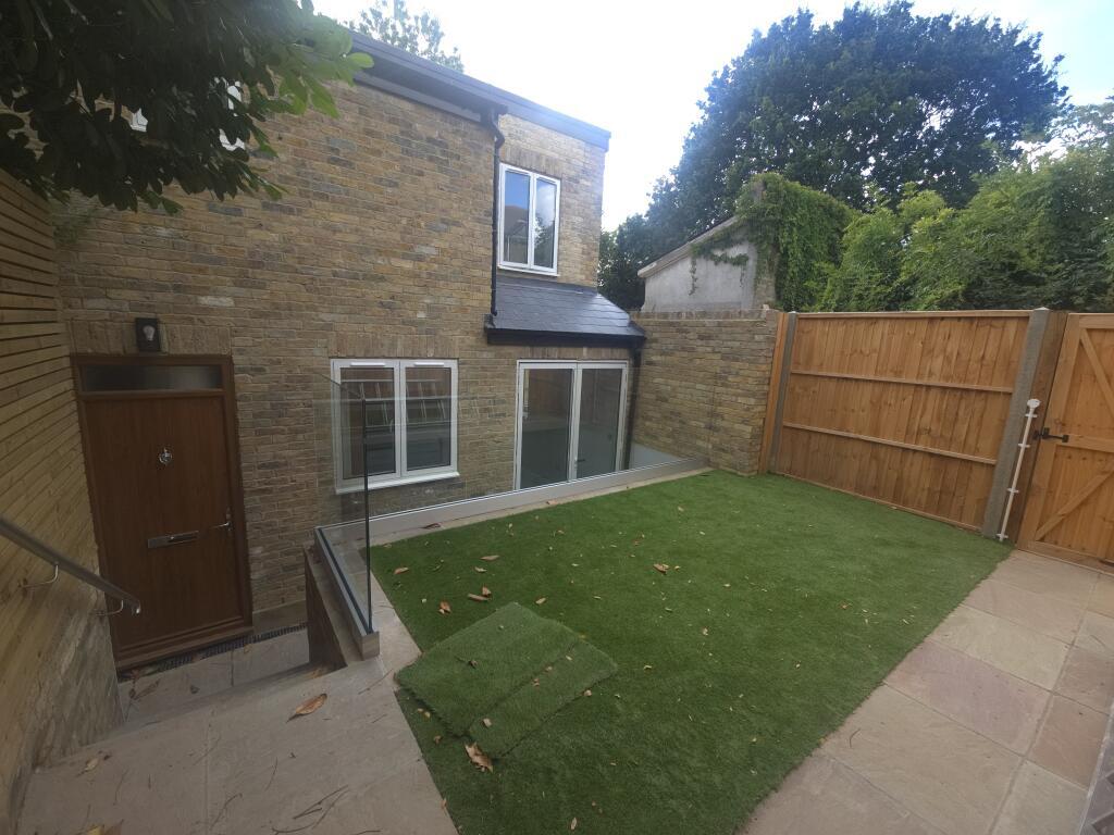 2 bed Mews for rent in Acton. From Live London Estates 2 bed Mews for rent in Acton. From Live London Estates