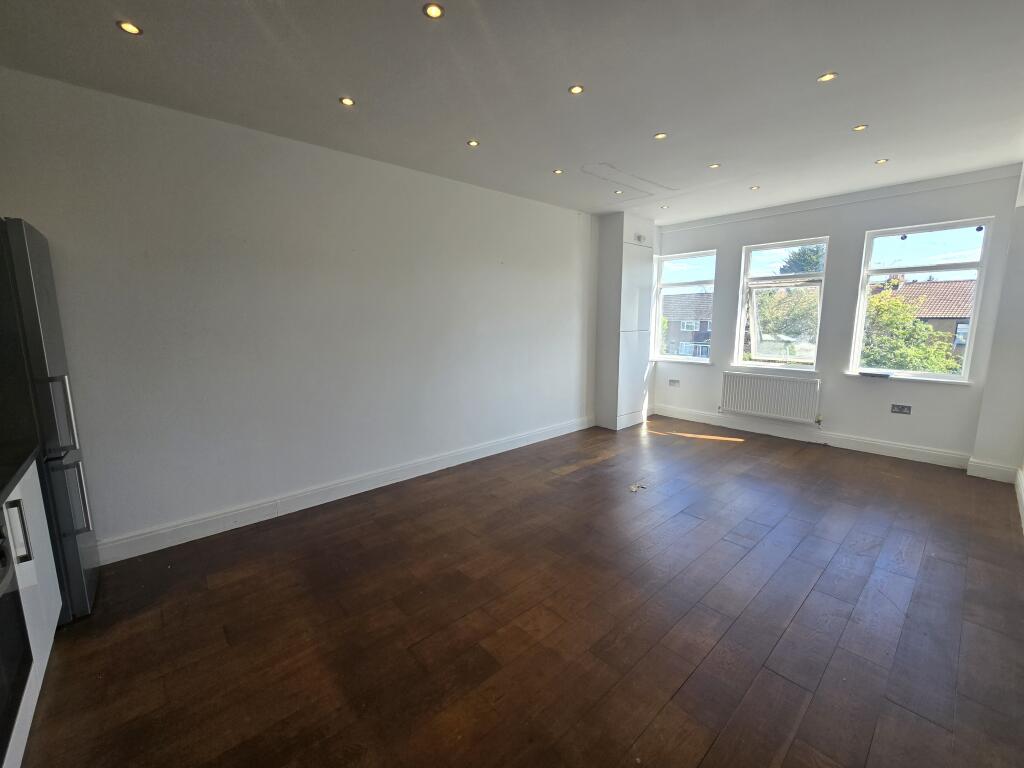 1 bed 1st Floor Flat for rent in Lower Nazeing. From Live London Estates 1 bed 1st Floor Flat for rent in Lower Nazeing. From Live London Estates