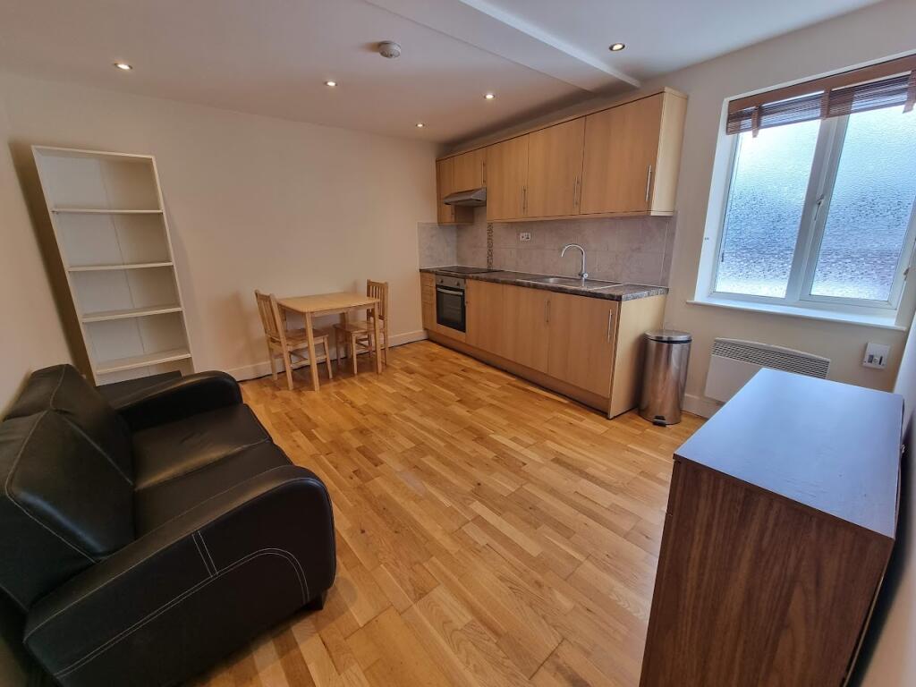 1 bed 1st Floor Flat for rent in London. From Live London Estates