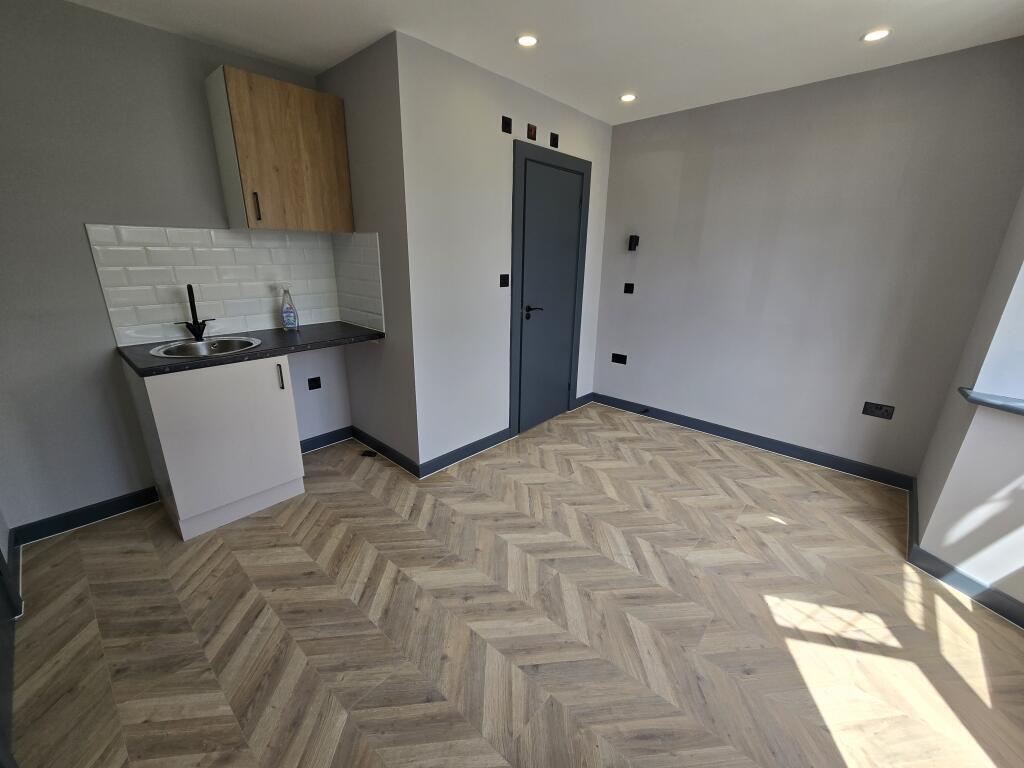 4 bed Studio for rent in Northolt. From Live London Estates