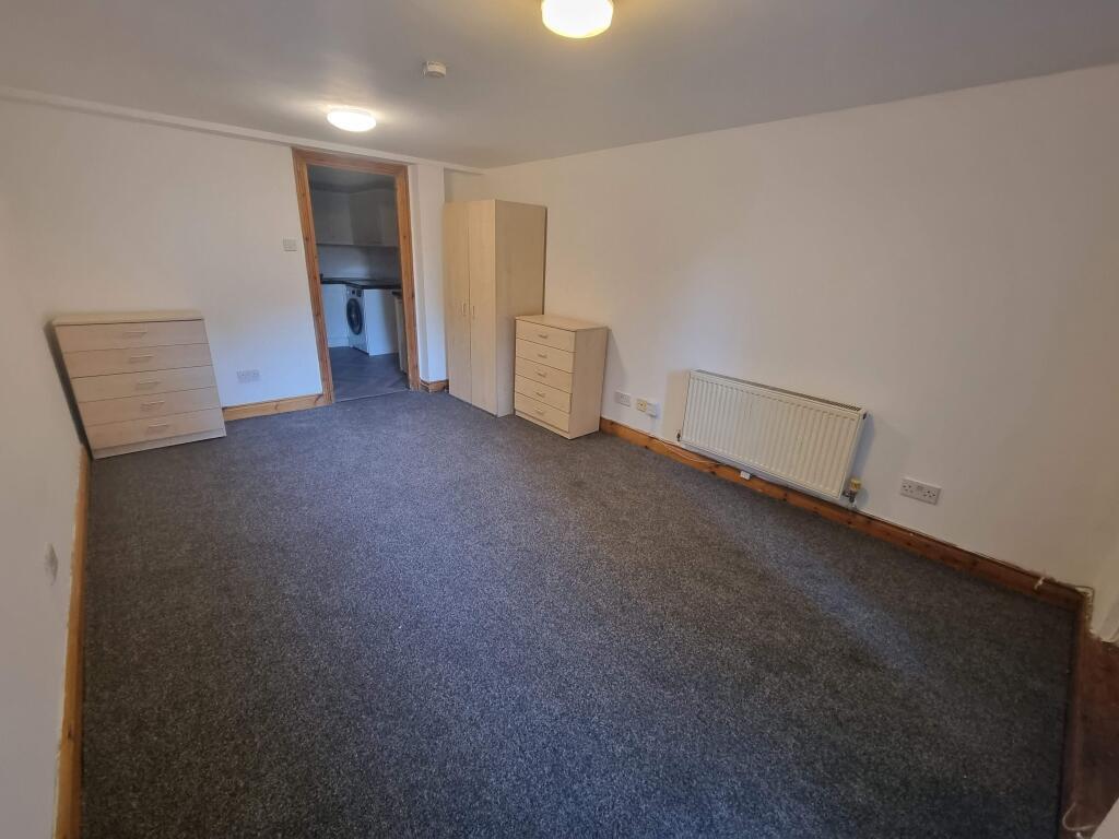 4 bed Studio for rent in Merton. From Live London Estates