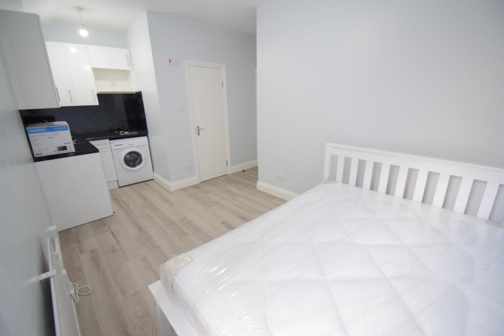 3 bed Studio for rent in London. From Live London Estates