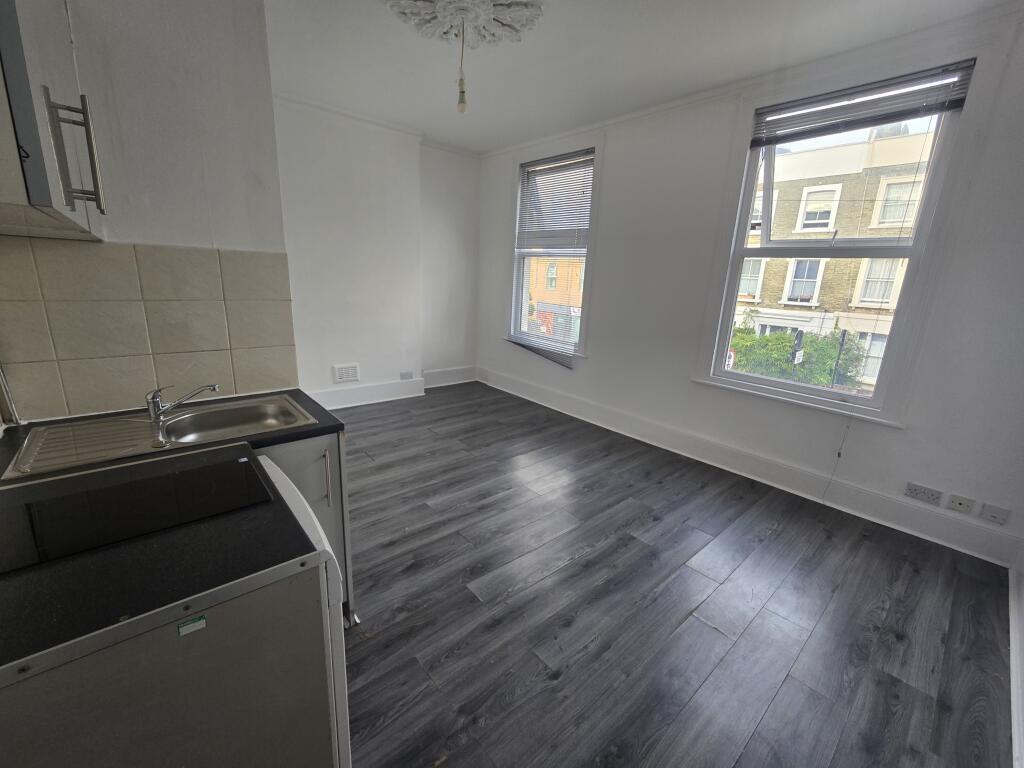 4 bed Studio for rent in London. From Live London Estates