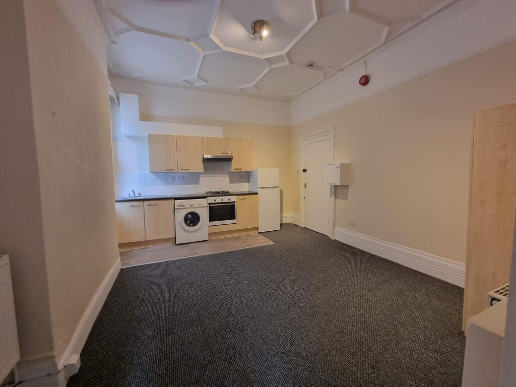 4 bed Studio for rent in Acton. From Live London Estates