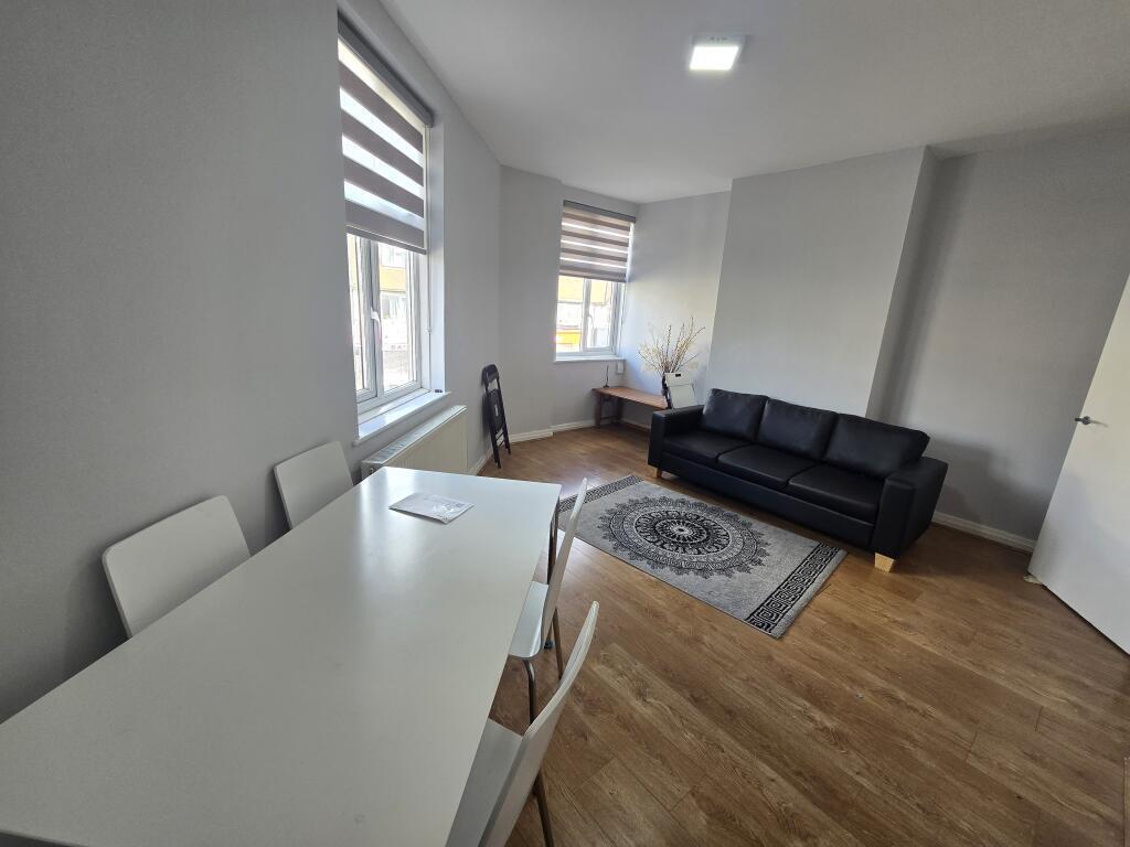 3 bed 1st Floor Flat for rent in Loughton. From Live London Estates 3 bed 1st Floor Flat for rent in Loughton. From Live London Estates