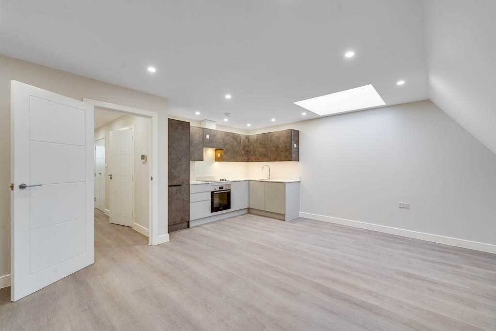 2 bed 1st Floor Flat for rent in Friern Barnet. From Live London Estates