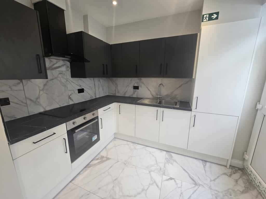4 bed 1st Floor Flat for rent in London. From Live London Estates