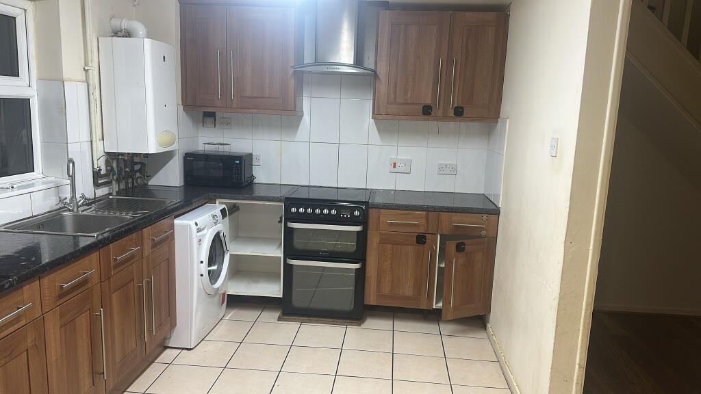 3 bed Mid Terraced House for rent in London. From Live London Estates