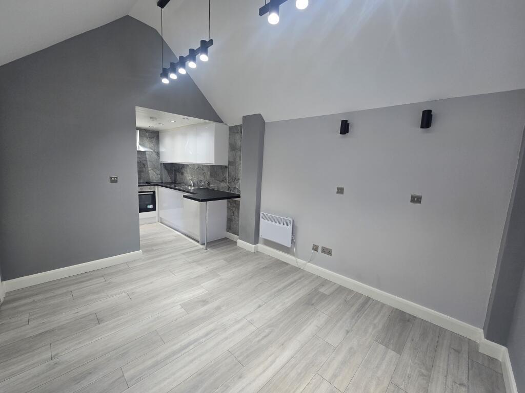 4 bed Studio for rent in Wimbledon. From Live London Estates 4 bed Studio for rent in Wimbledon. From Live London Estates