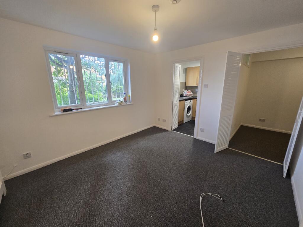 1 bed 1st Floor Flat for rent in Deptford. From Live London Estates