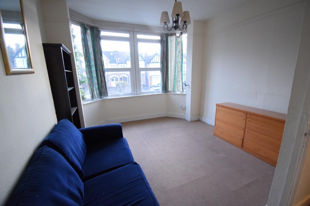 2 bed 1st Floor Flat for rent in London. From Live London Estates