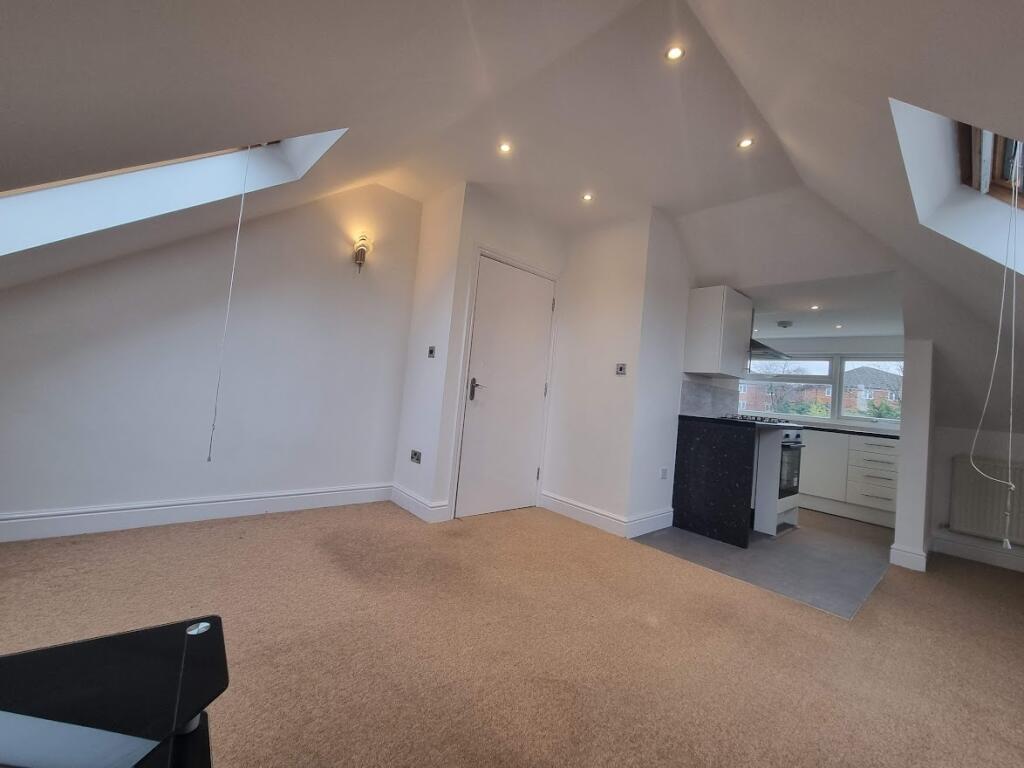 2 bed 1st Floor Flat for rent in London. From Live London Estates