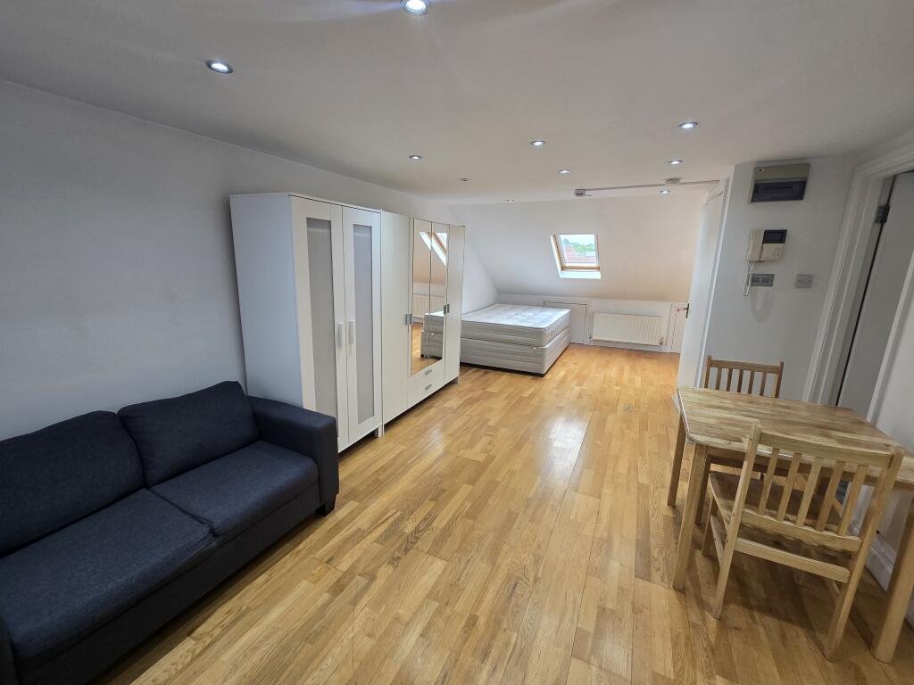 4 bed Studio for rent in London. From Live London Estates 4 bed Studio for rent in London. From Live London Estates