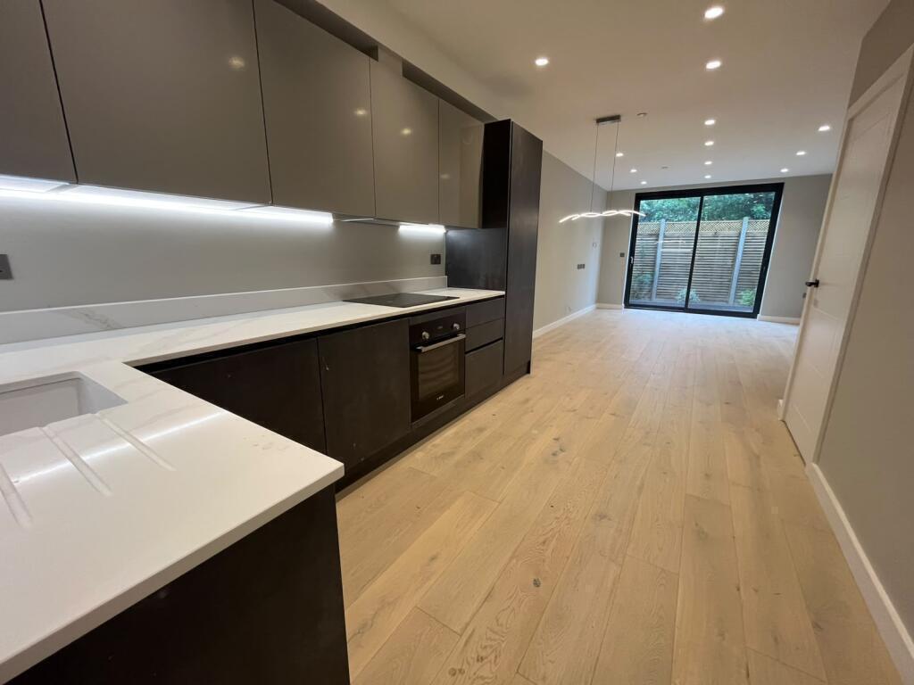 4 bed Detached for rent in Borehamwood. From Live London Estates