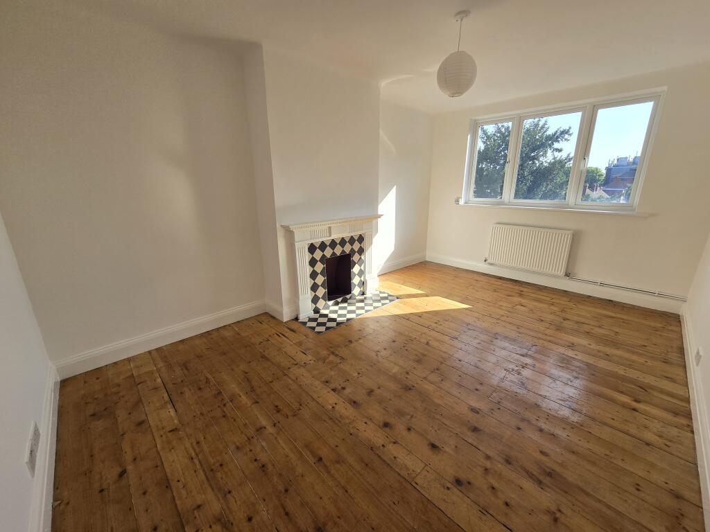 2 bed 1st Floor Flat for rent in Wanstead. From Live London Estates