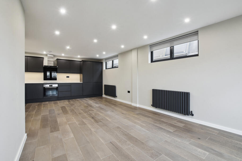 2 bed 1st Floor Flat for rent in London. From Live London Estates