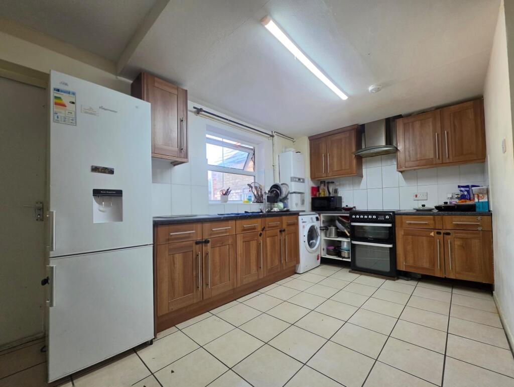 4 bed Mid Terraced House for rent in London. From Live London Estates