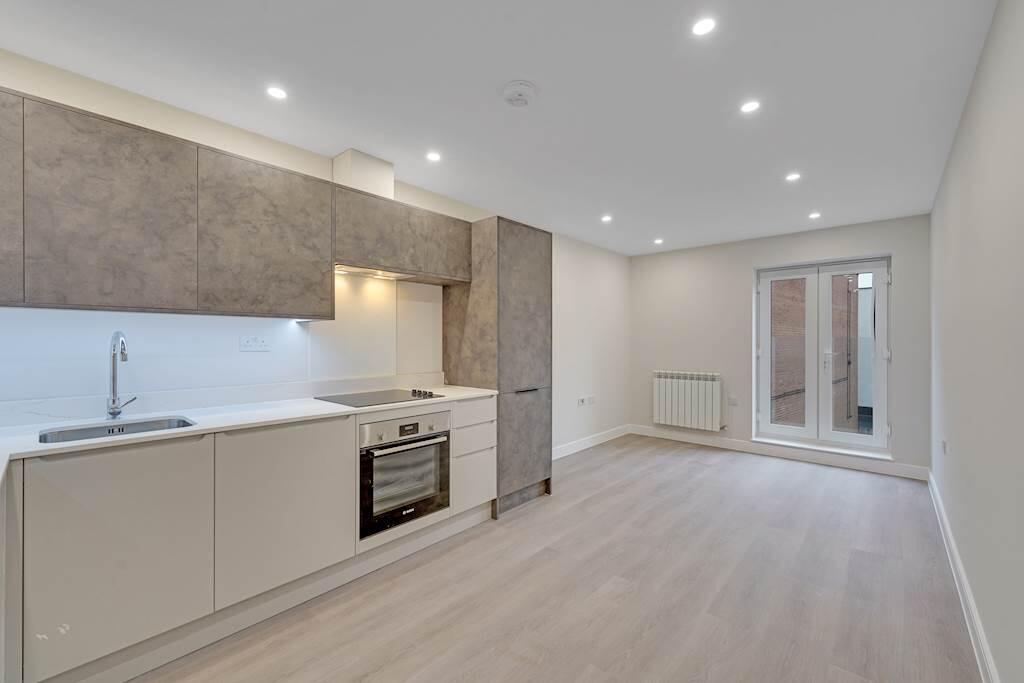 3 bed 1st Floor Flat for rent in London. From Live London Estates