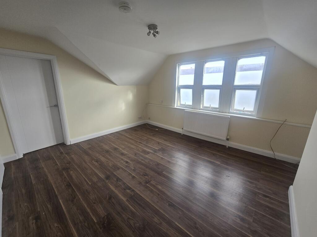 1 bed 1st Floor Flat for rent in London. From Live London Estates